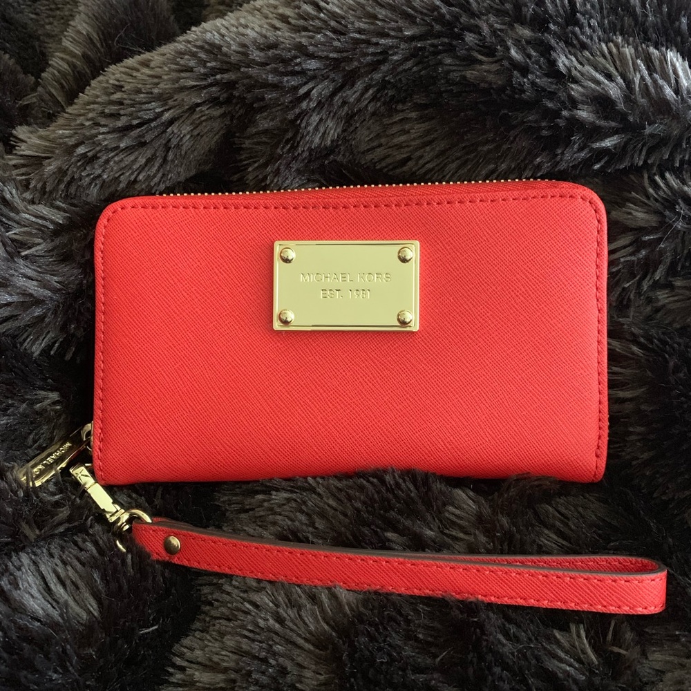 Michael Kors Jet Set Travel Zip Around Wristlet